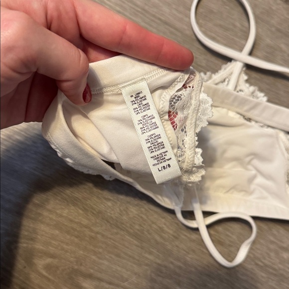 SKIMS Fits Everybody Lace Triangle Bralette — Marble - Picture 7 of 7